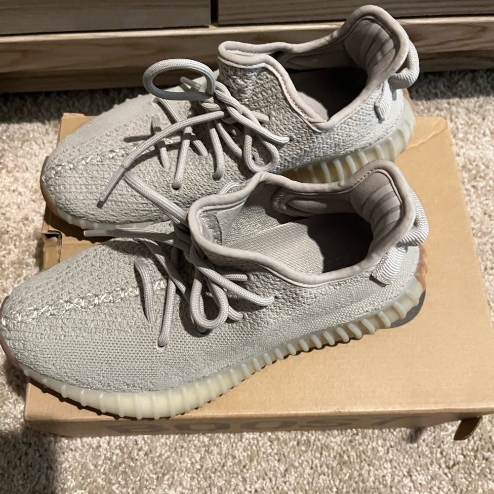 Yeezy Boost 350 V2 in Light Gray